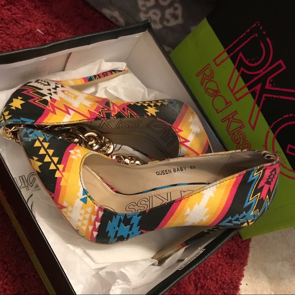 Tribal Heels w Gold Chain